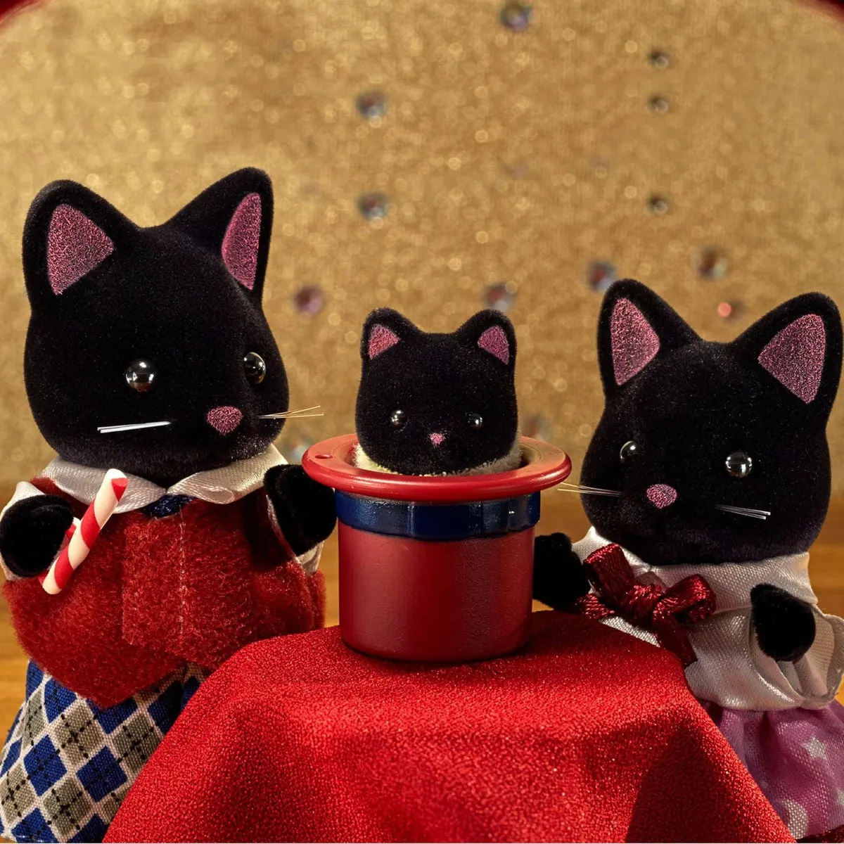 Calico Critters midnight cat family