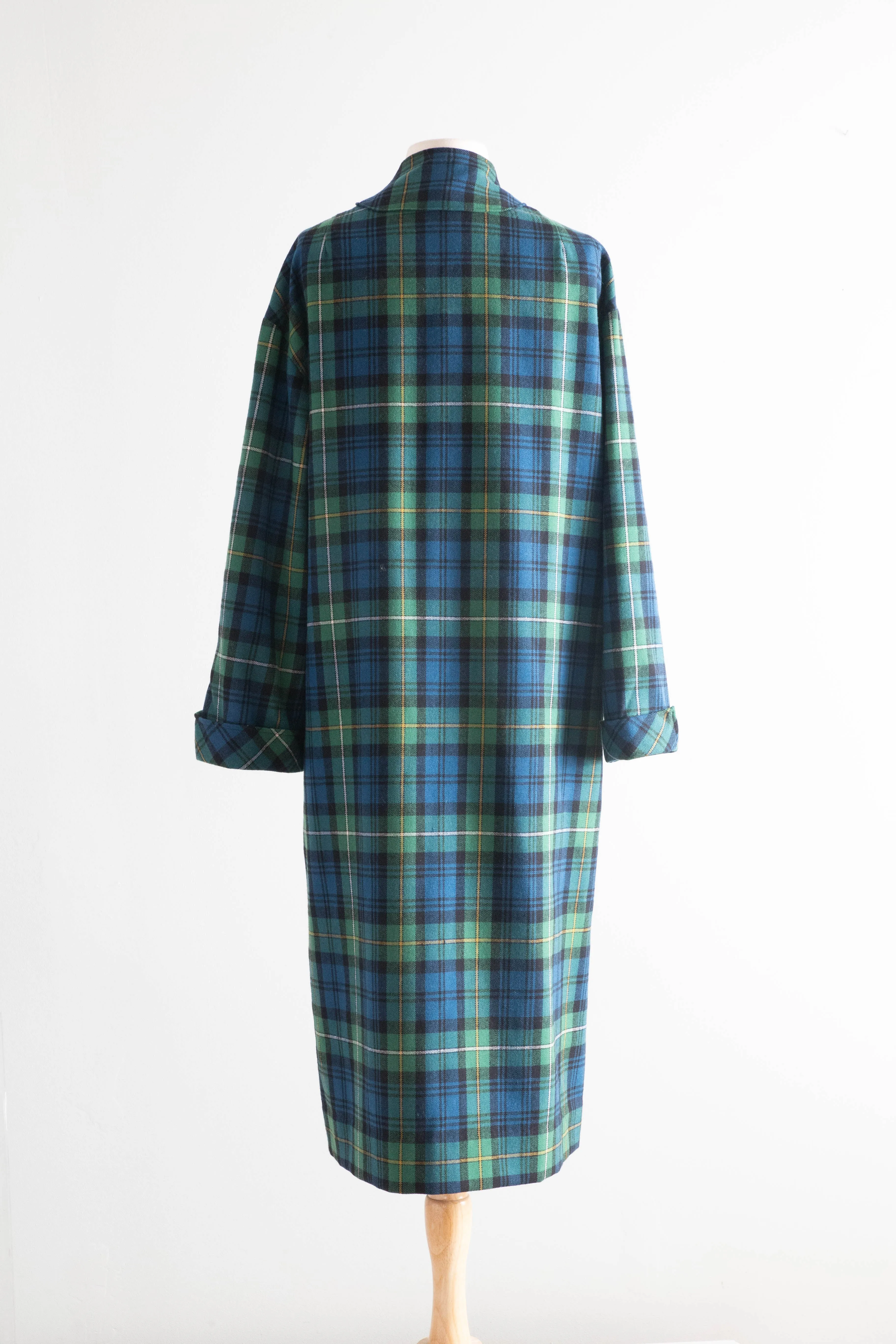 Classic 1950's Pendleton Wool Plaid Duster Coat With Pockets Galore / Medium