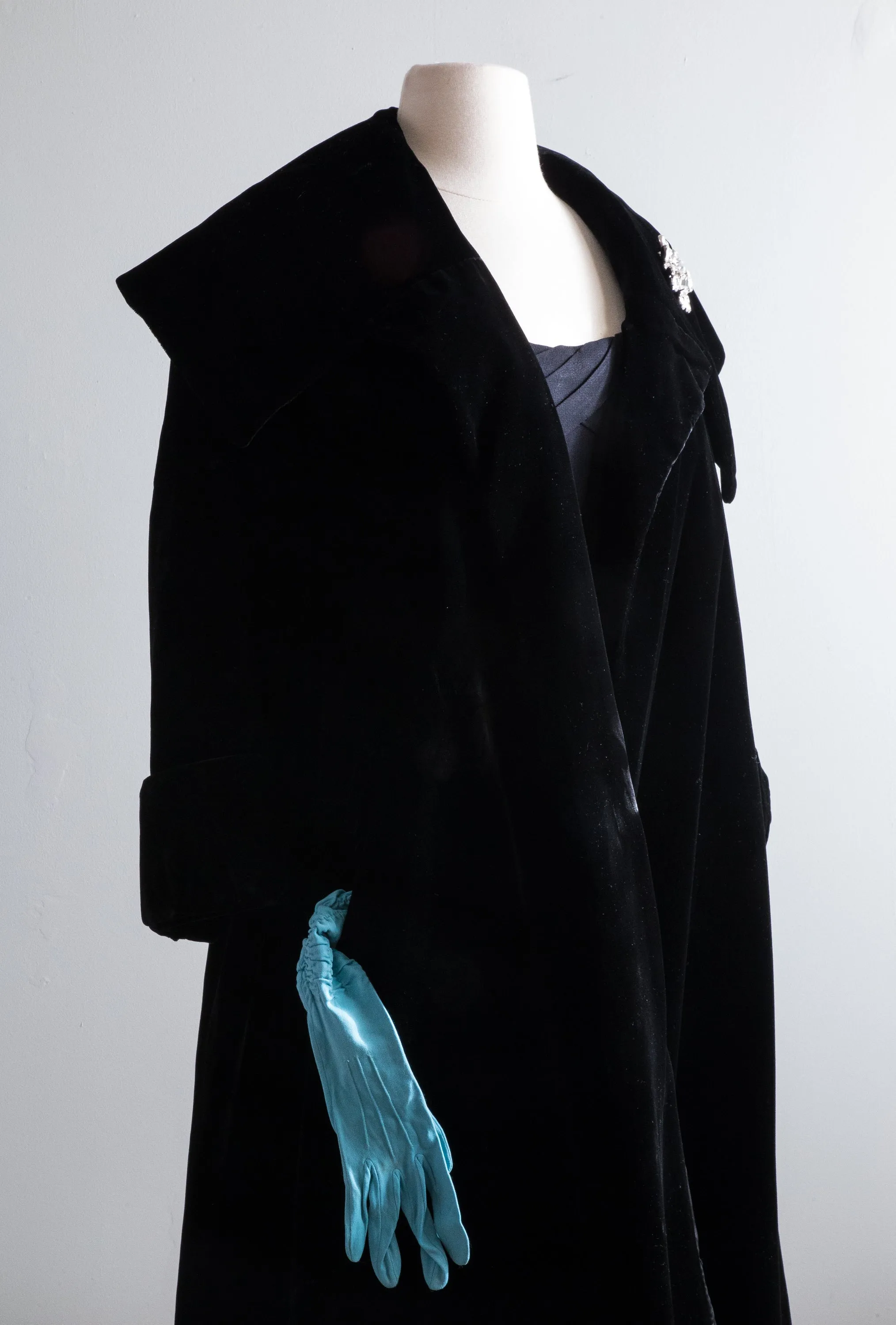 Dramatic 1950's Black Velvet Opera Coat With Huge Shawl Collar / Medium