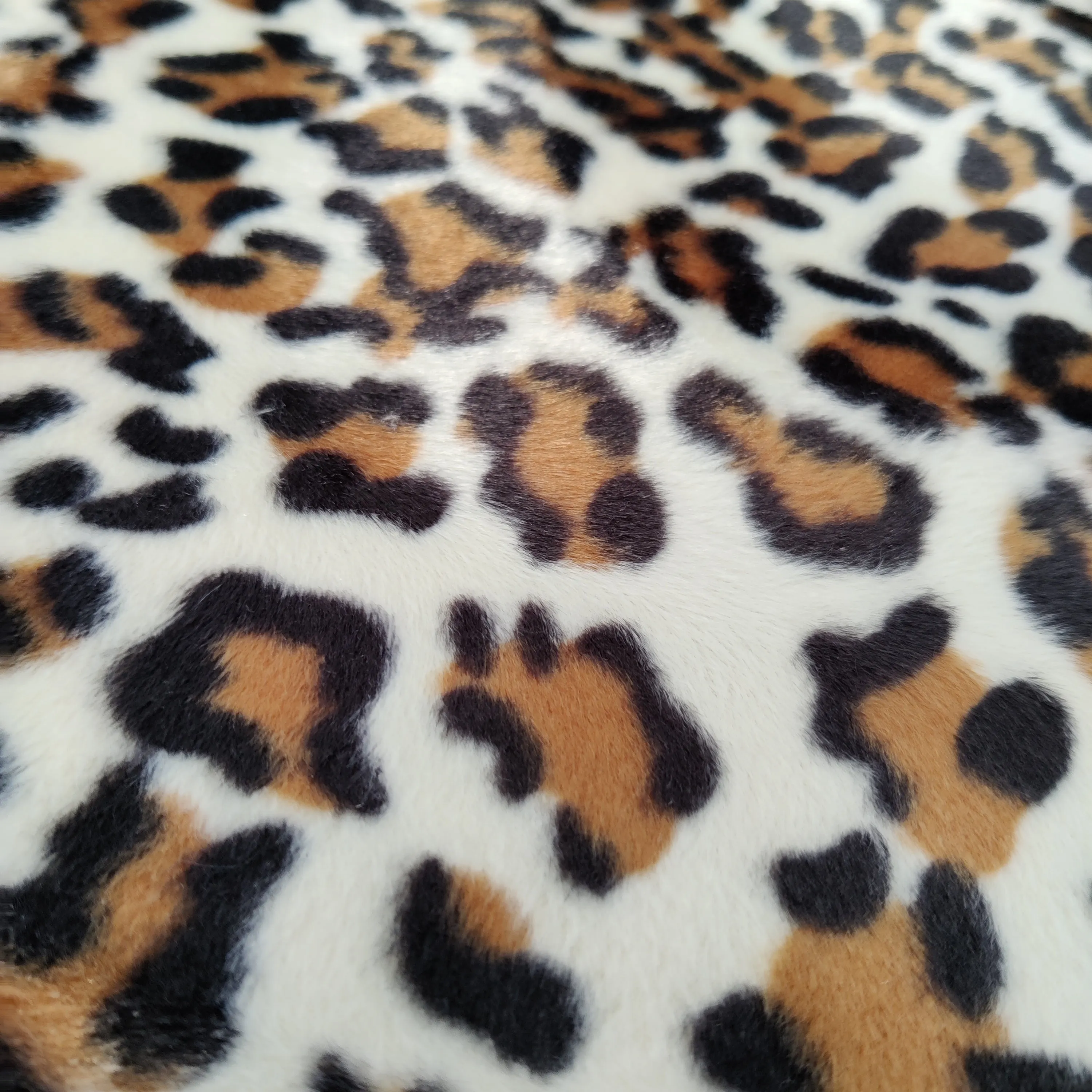 FS750 Leopard Velboa