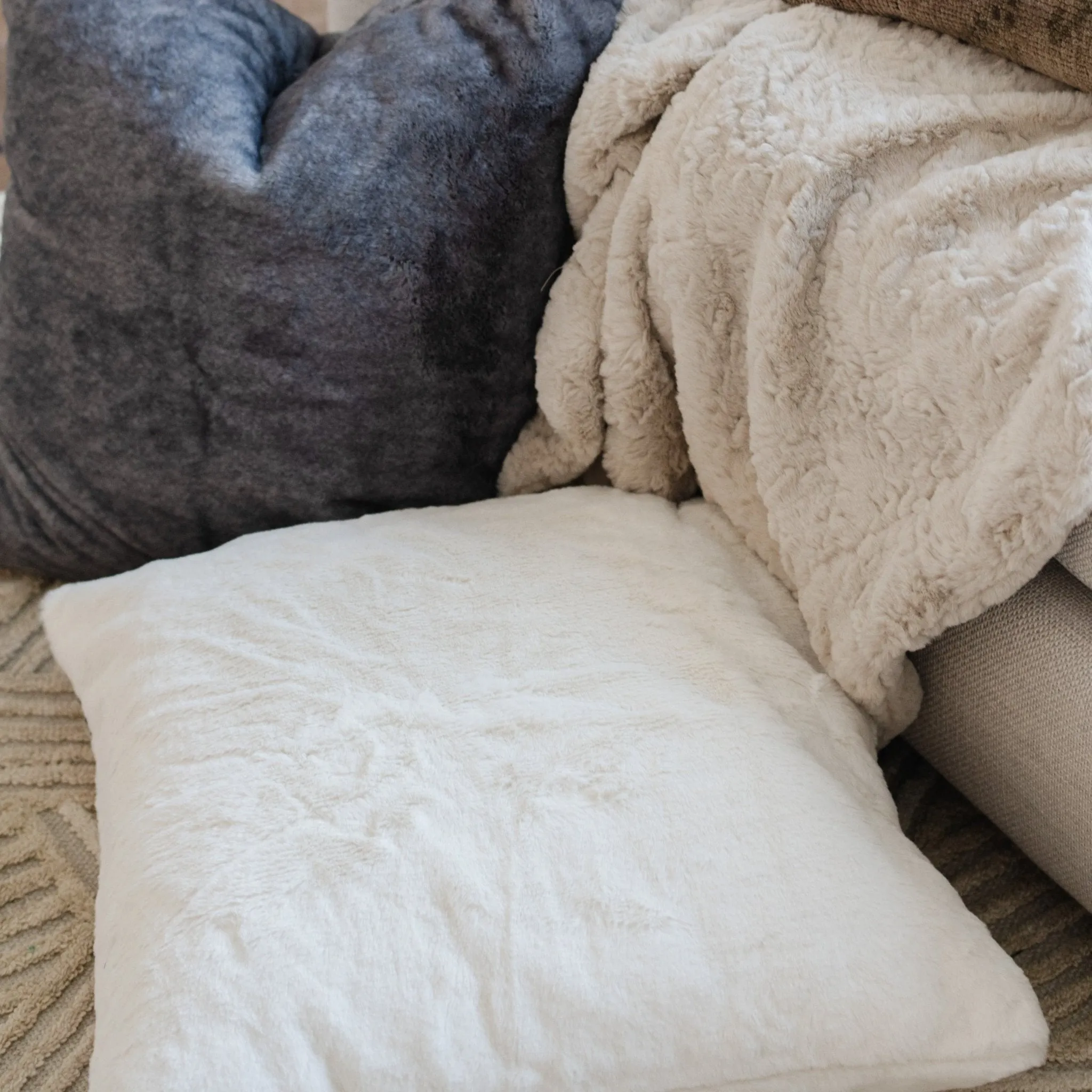GRAND FAUX FUR 22X22 PILLOW COVERS