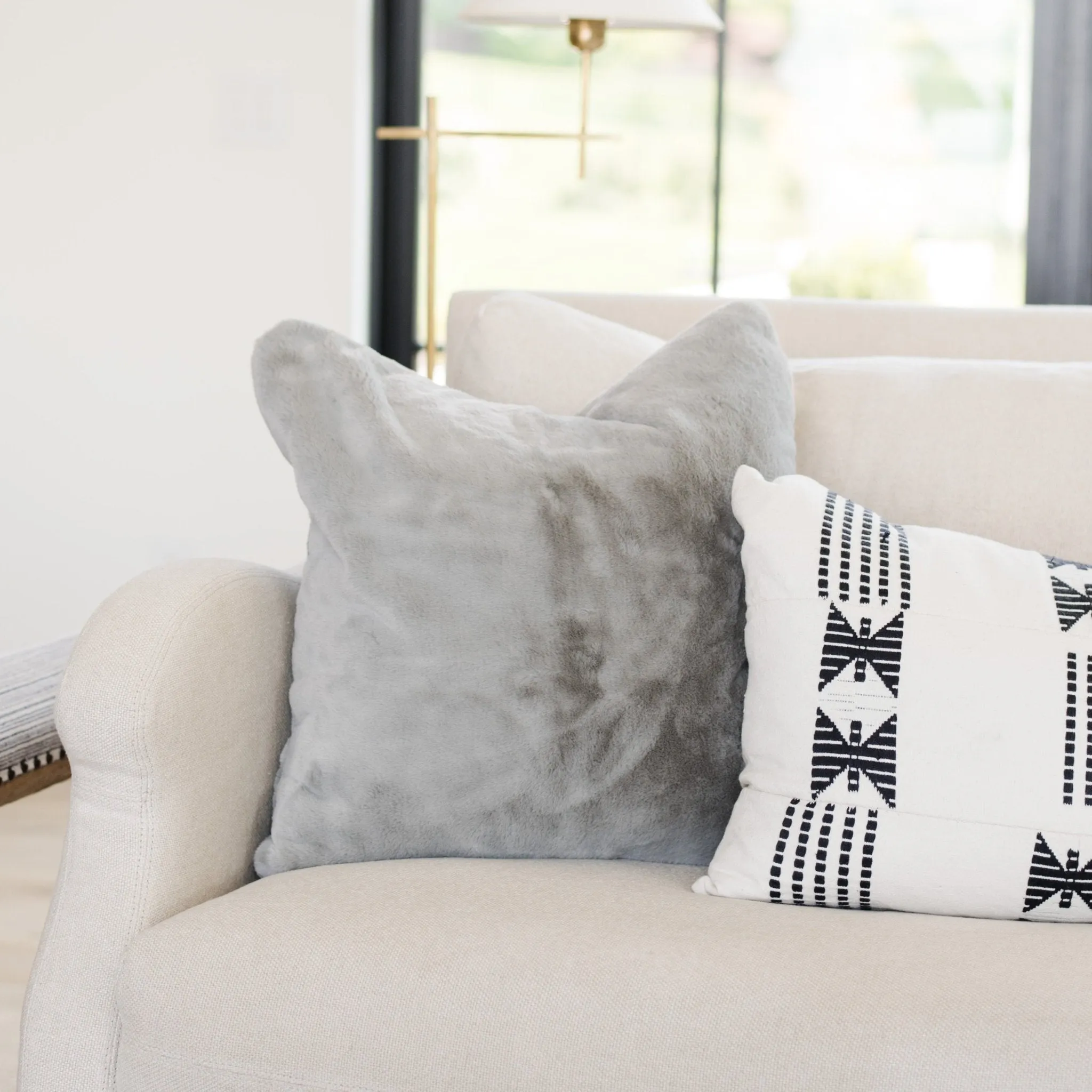 GRAND FAUX FUR 22X22 PILLOW COVERS