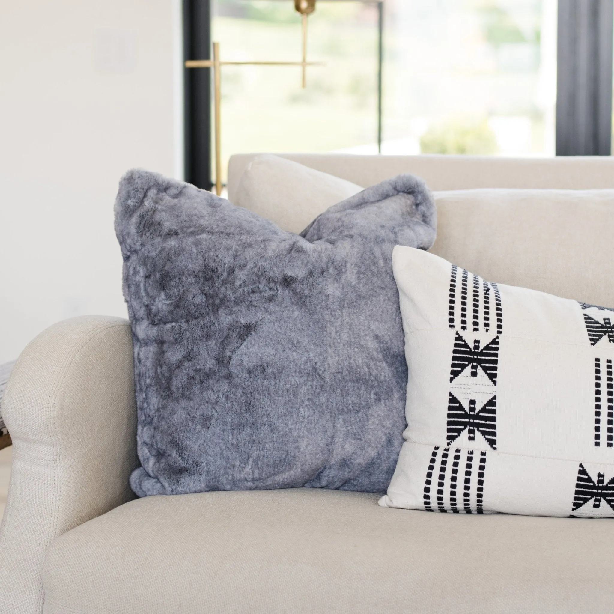 GRAND FAUX FUR 22X22 PILLOW COVERS