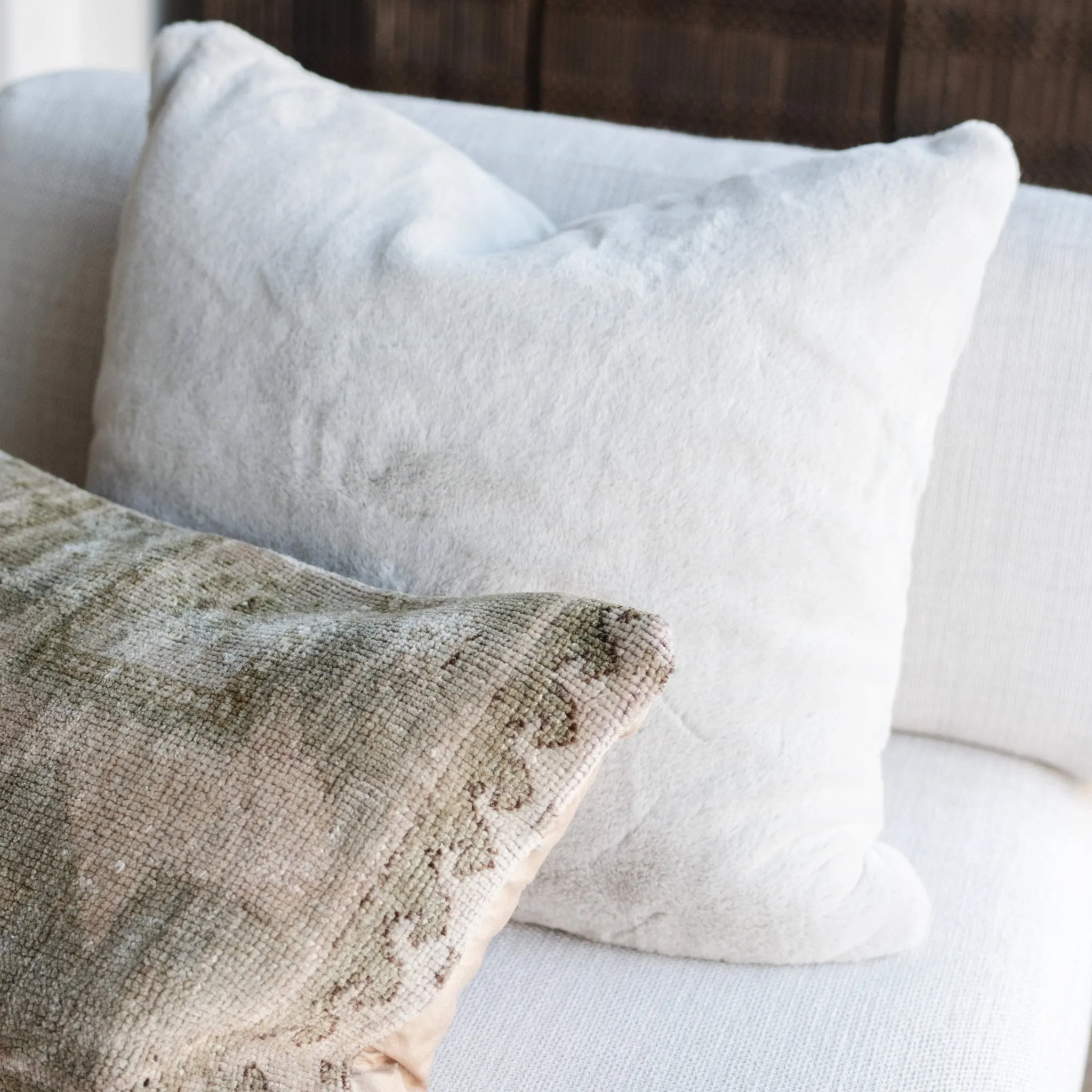 GRAND FAUX FUR 22X22 PILLOW COVERS