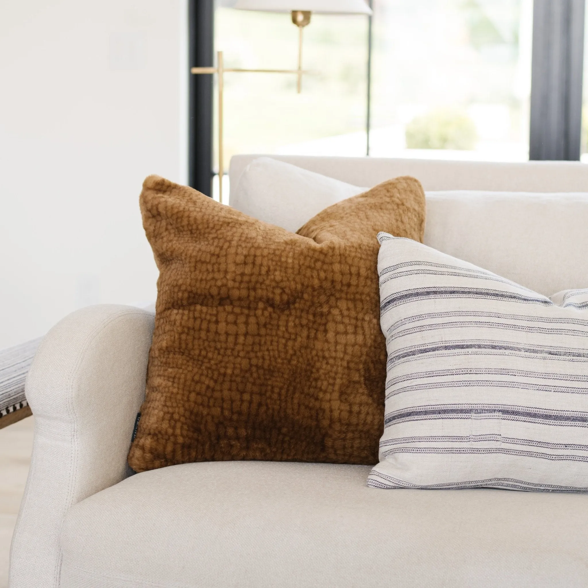 GRAND FAUX FUR 22X22 PILLOW COVERS