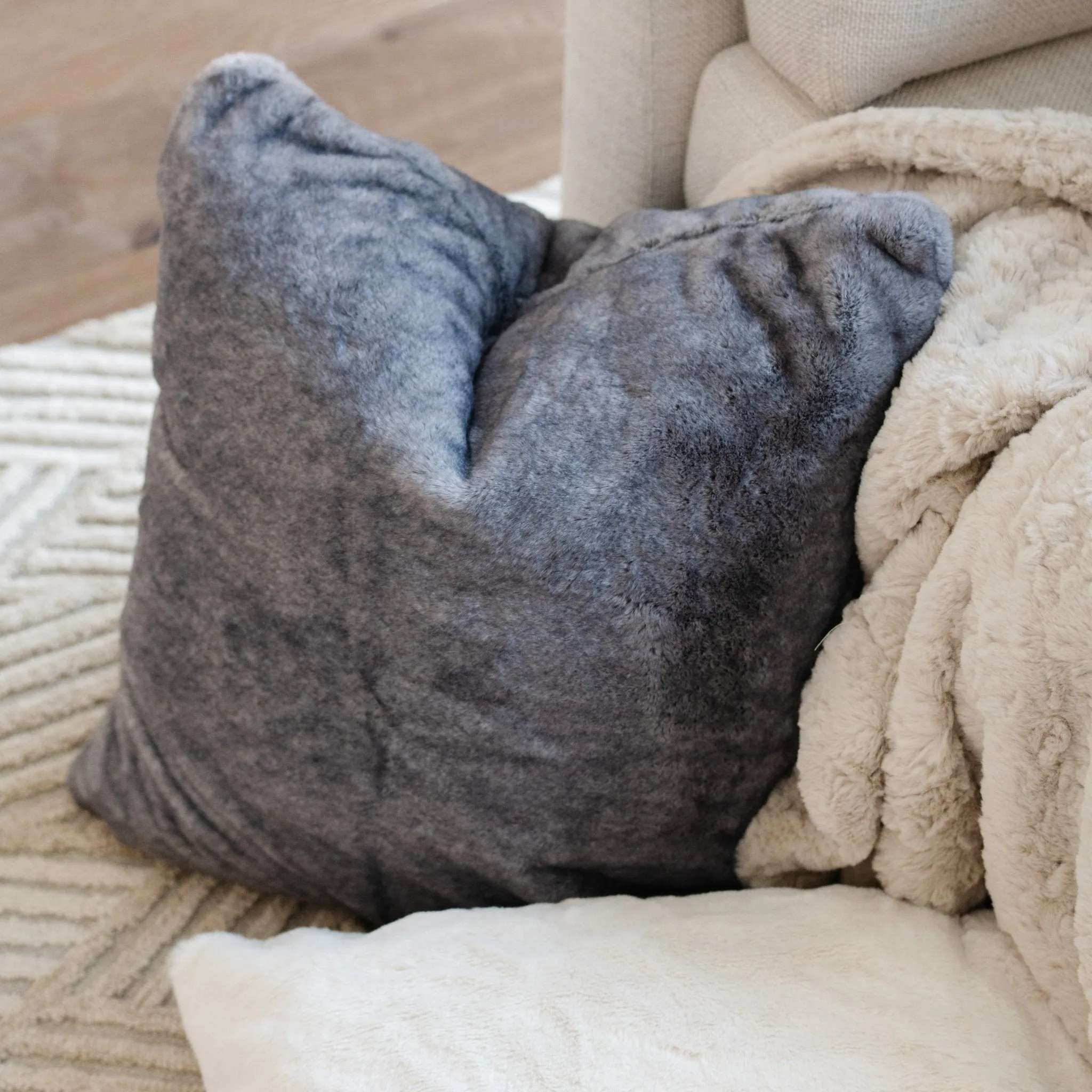 GRAND FAUX FUR 22X22 PILLOW COVERS