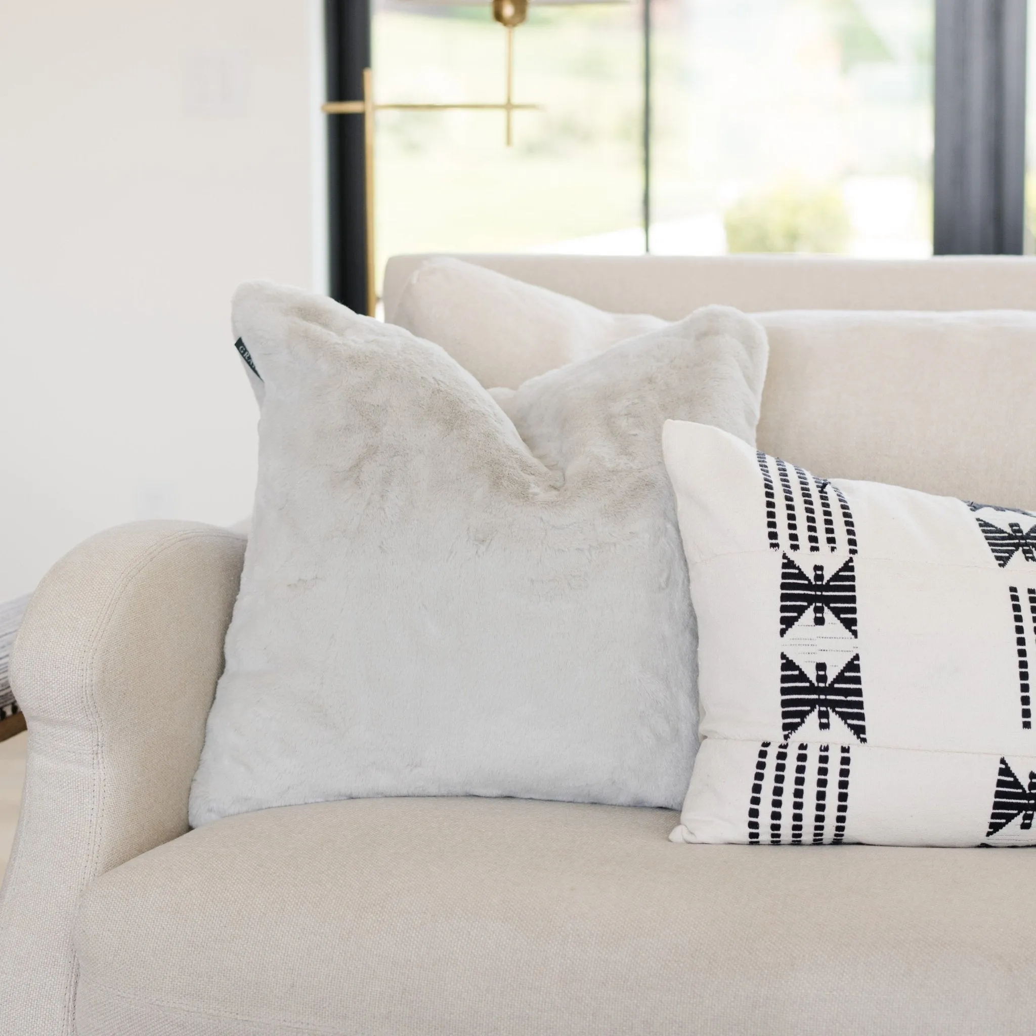 GRAND FAUX FUR 22X22 PILLOW COVERS