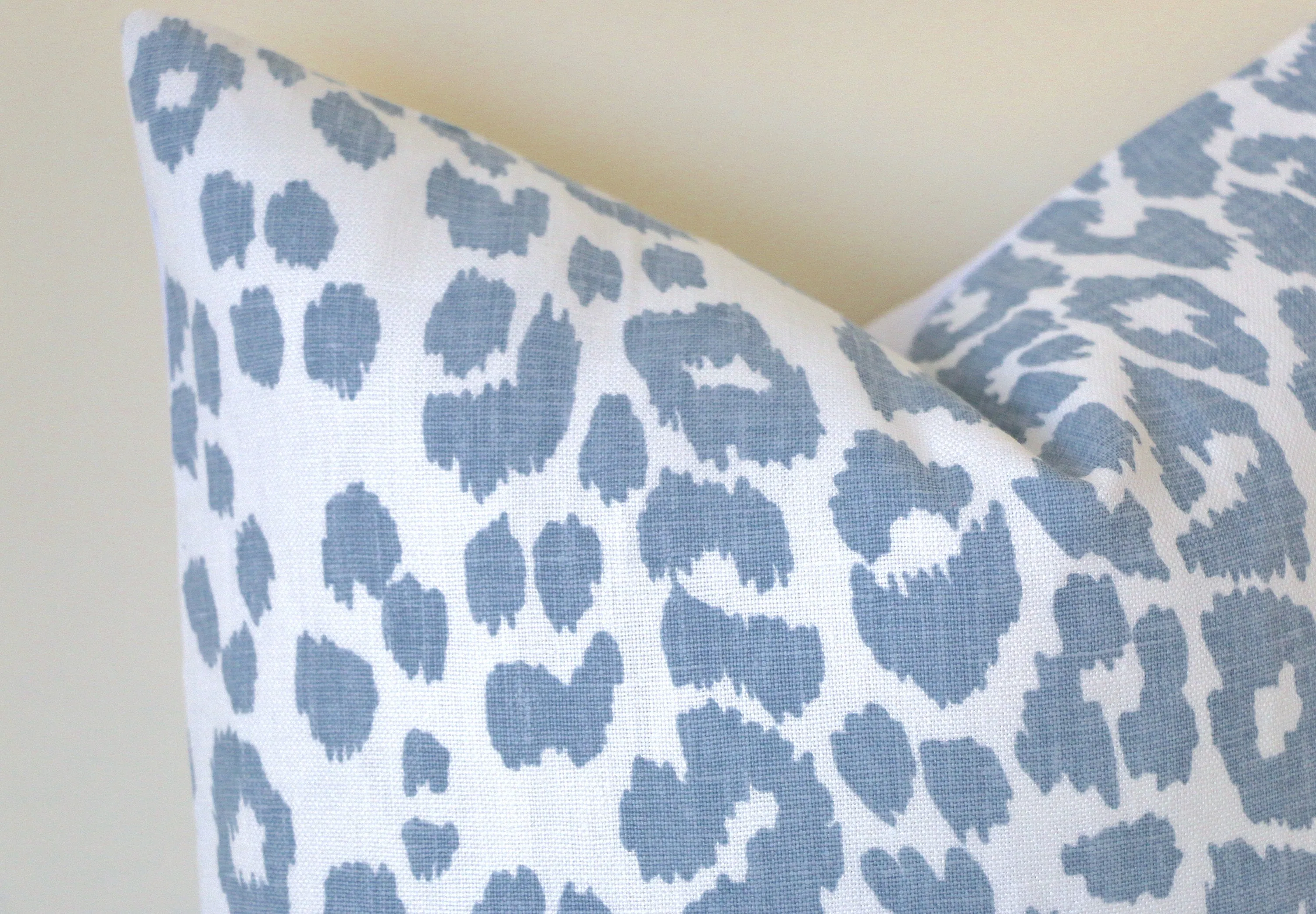 Iconic Leopard Pillow Cover / Available in 5 colors and 10 sizes / Schumacher Sky Leopard Cushion Cover / Green Navy Black Sky Leopard