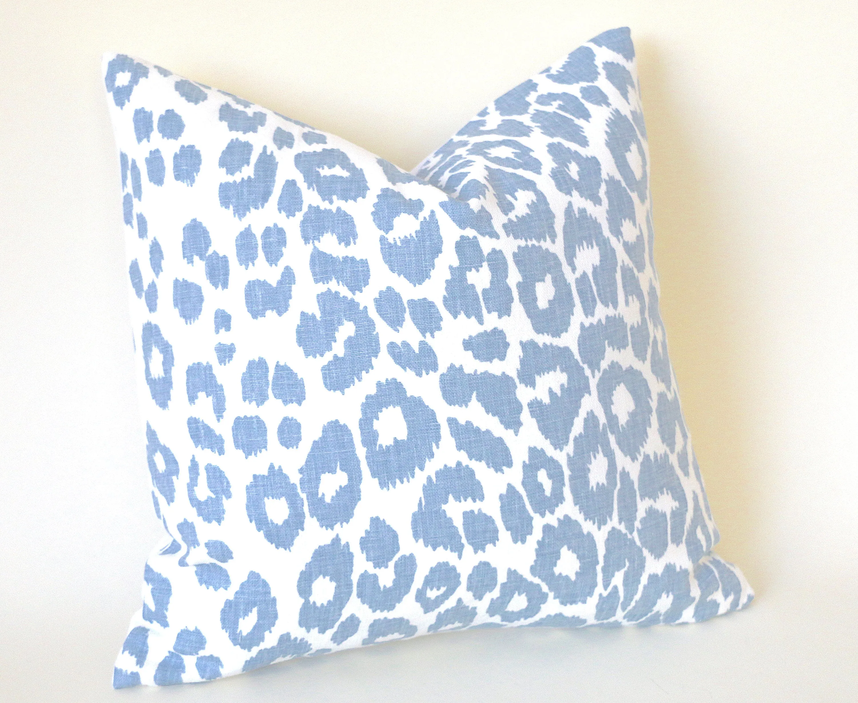 Iconic Leopard Pillow Cover / Available in 5 colors and 10 sizes / Schumacher Sky Leopard Cushion Cover / Green Navy Black Sky Leopard