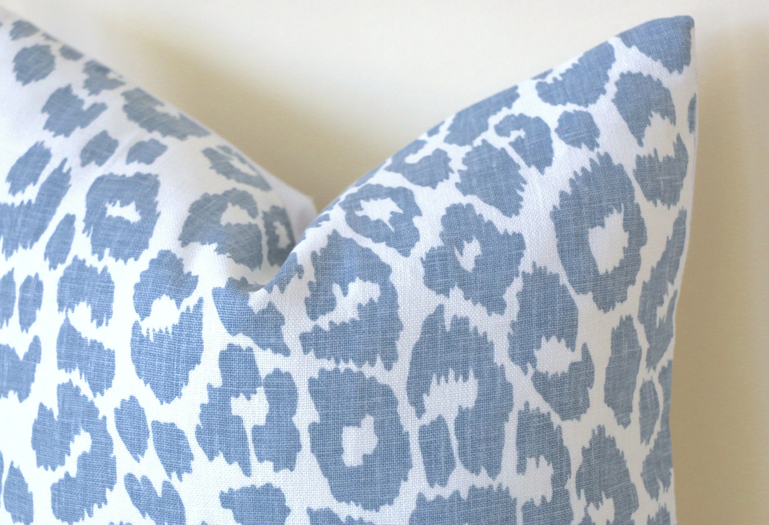 Iconic Leopard Pillow Cover / Available in 5 colors and 10 sizes / Schumacher Sky Leopard Cushion Cover / Green Navy Black Sky Leopard